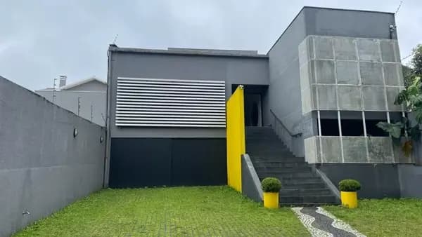 Casa à venda no bairro Bom Retiro em Curitiba/PR