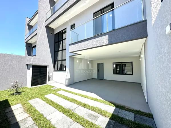 Sobrado Triplex de Alto Padrão – Jardim Cruzeiro, São José dos Pinhais/PR