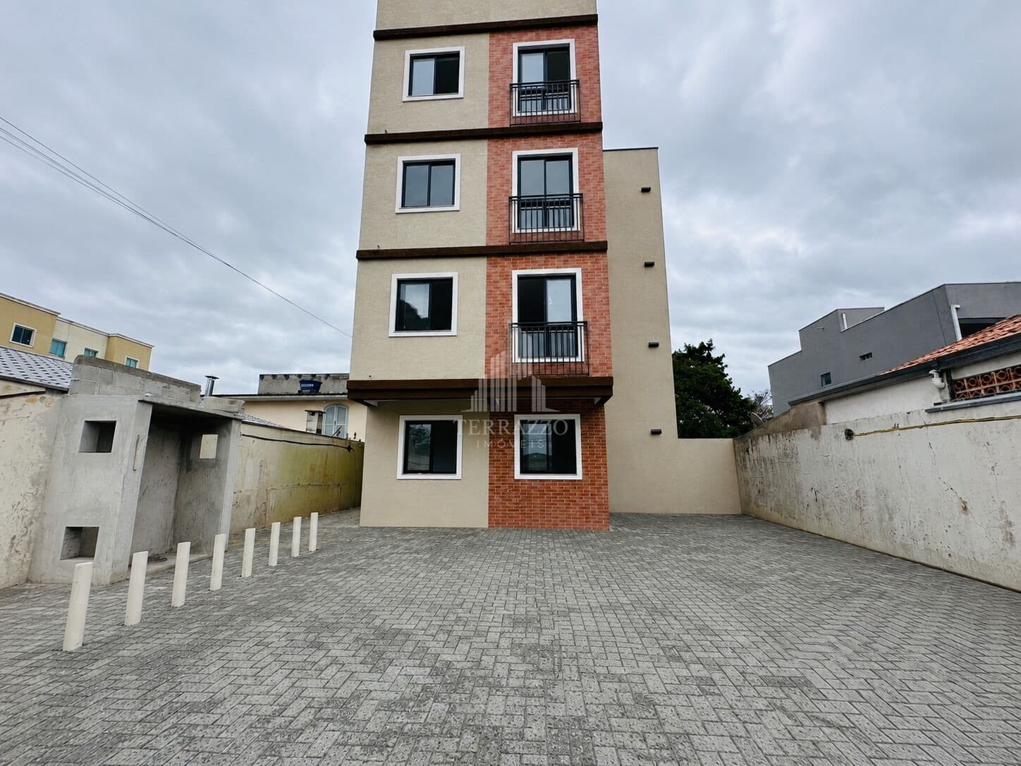 APARTAMENTO COM SACADA E CHURRASQUEIRA NO BONECA DO IGUAÇU – EXCELENTE OPORTUNIDADE!