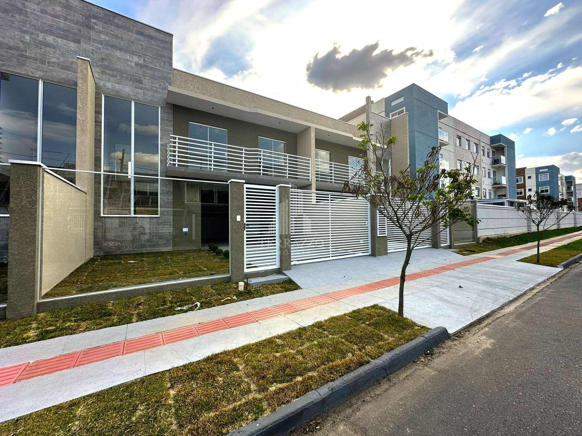 Sobrado à venda, 149 m² por R$ 729.000,00 - Cidade Jardim - São José dos Pinhais/PR