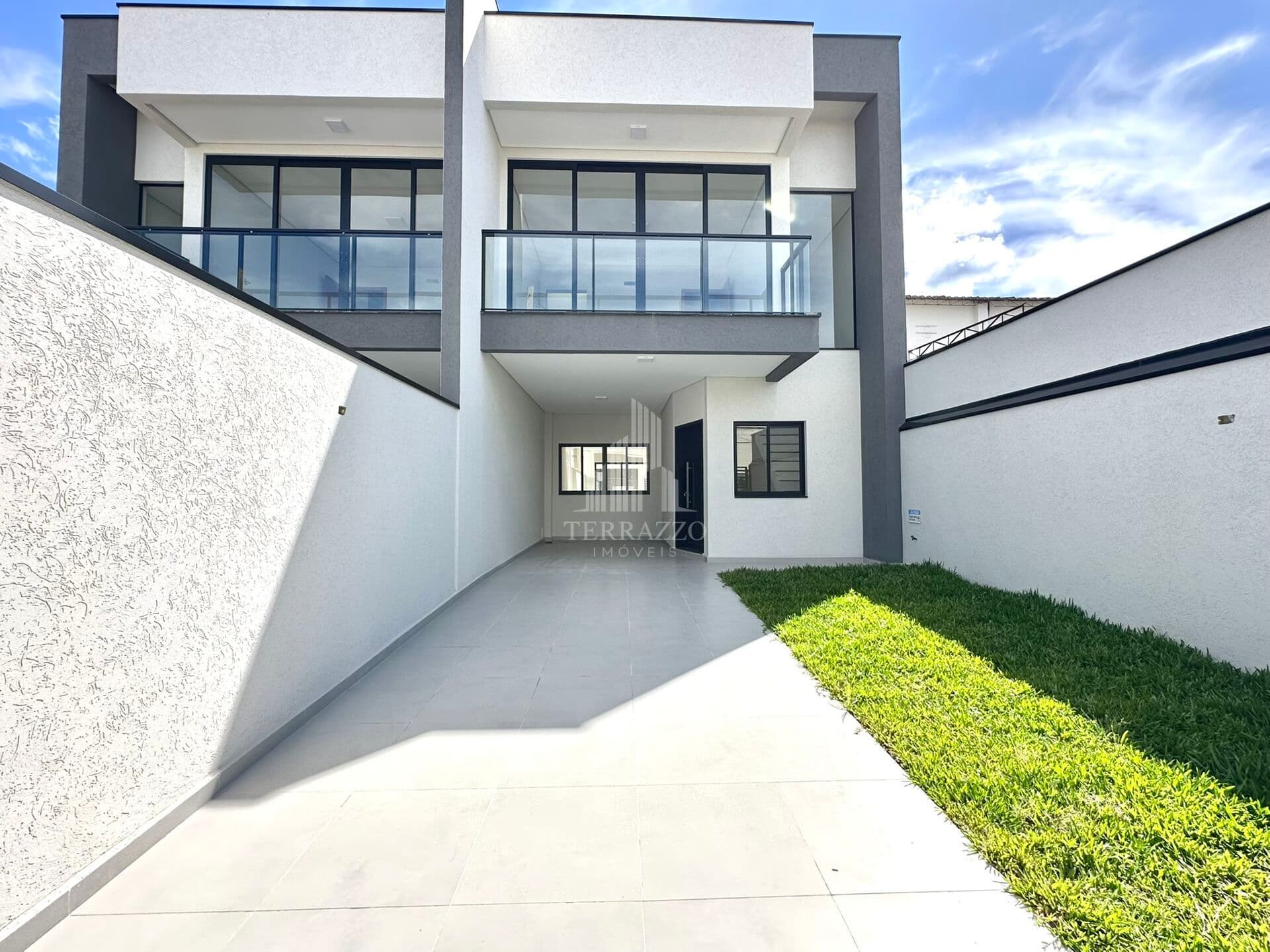 Sobrado à venda – 3 quartos – 153 m² – R$ 1.050.000,00 – Afonso Pena – São José dos Pinhais – PR