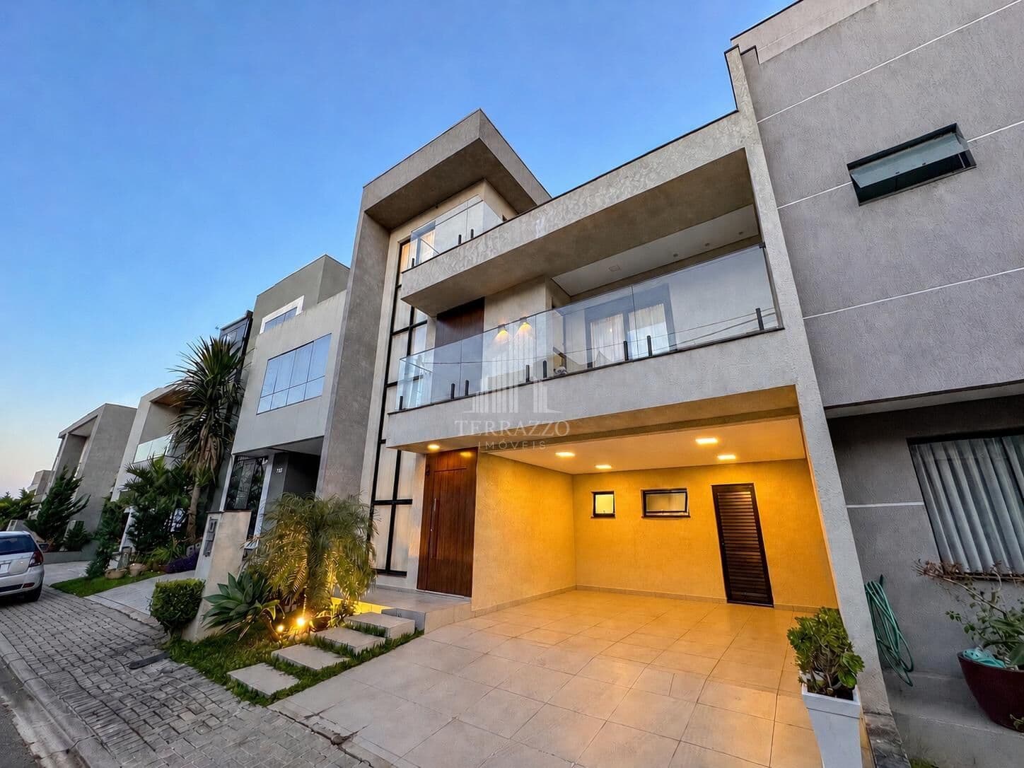 Triplex de Alto Padrão com Piscina Aquecida e 4 Suítes no Condomínio Green Gold- São José dos Pinhais- PR