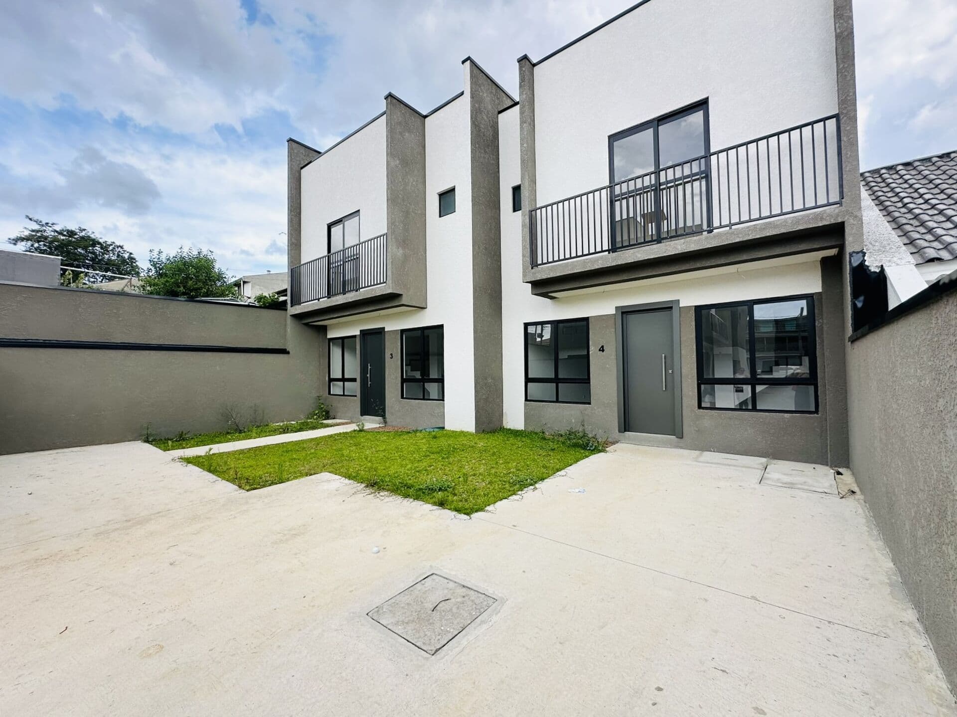 Sobrado em condomínio à venda - 3 quartos - 100 m² - R$ 657.000,00 - Xaxim - Curitiba/PR