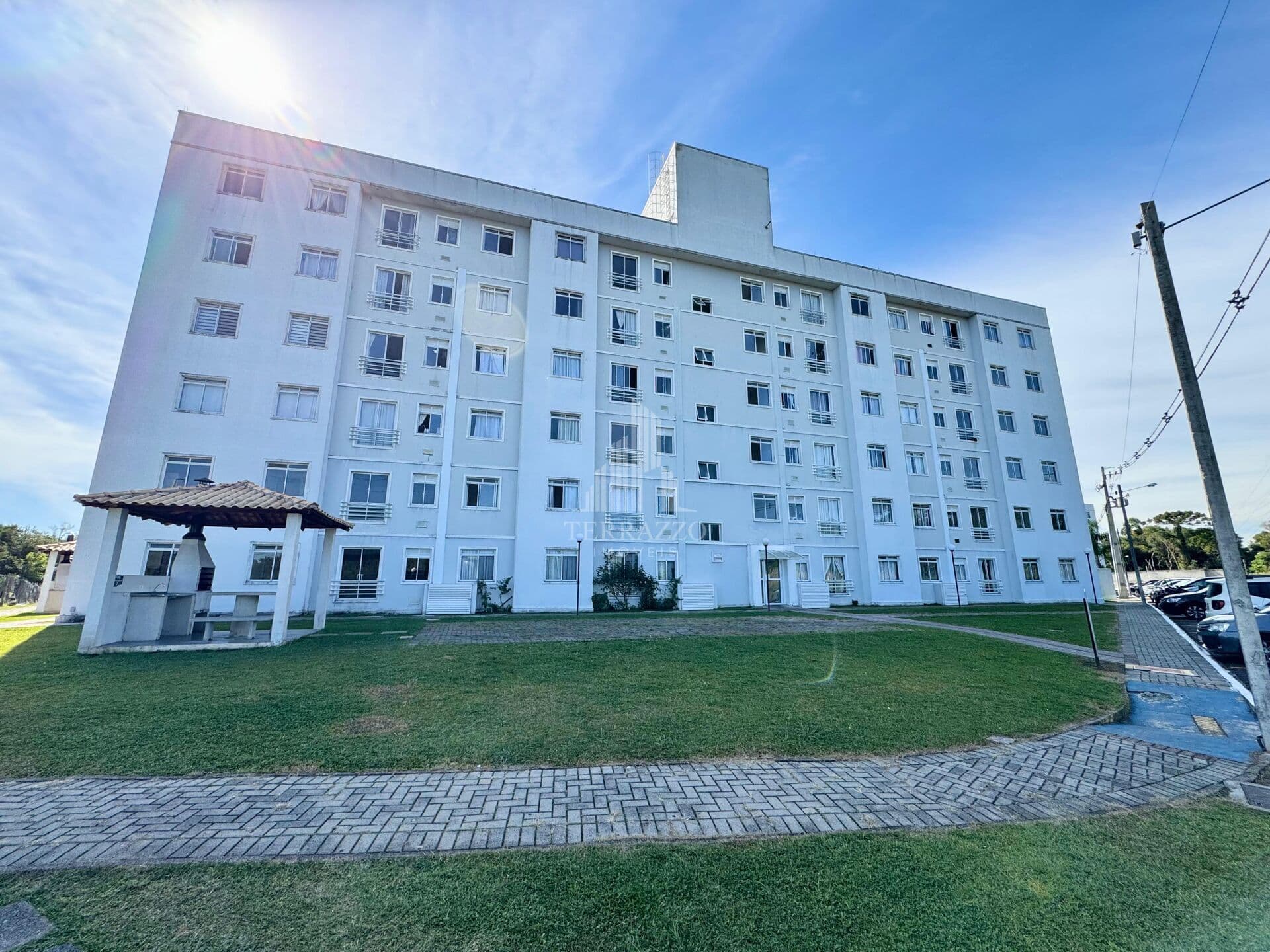 Apartamento com 3 Dormitórios, Suíte e Elevador - Afonso Pena - São José dos Pinhais- PR