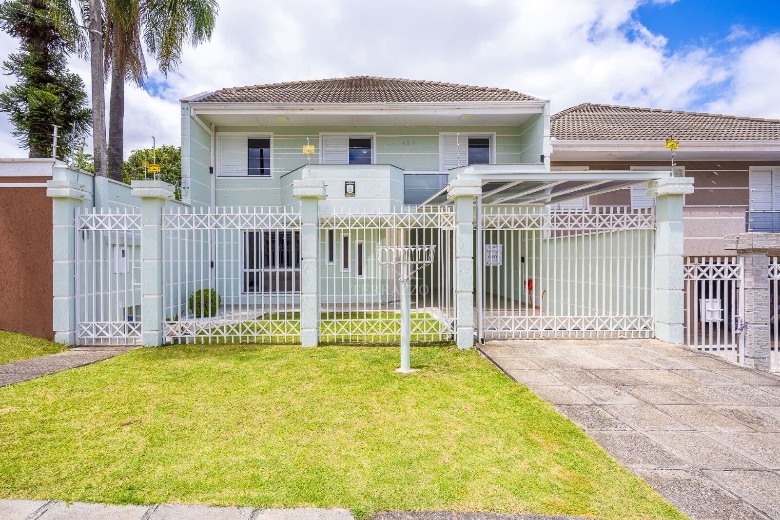 Sobrado a venda - 3 Quartos - 189m2 - R$ 1.165.000 - Cidade Jardim - São José dos Pinhas/PR
