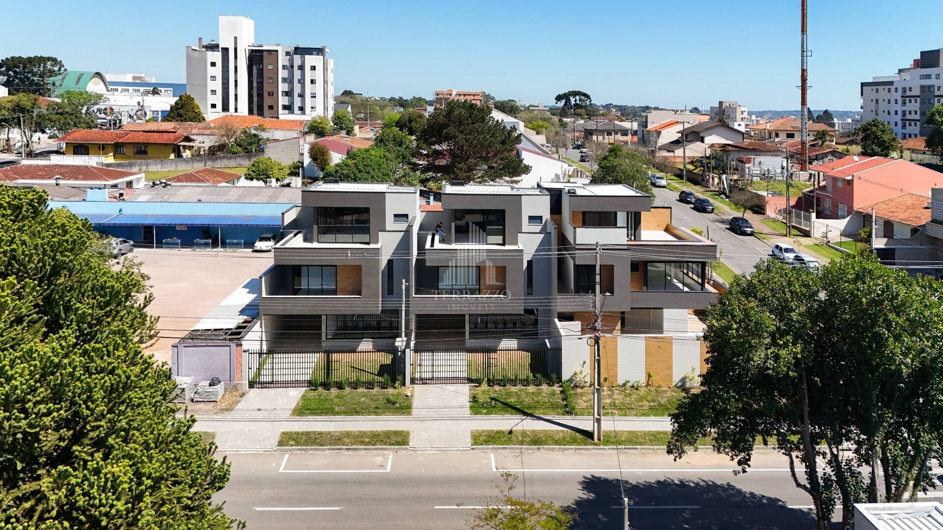Sobrado com 3 dormitórios à venda, 198 m² por R$ 1.300.000,00 - Centro - São José dos Pinhais/PR