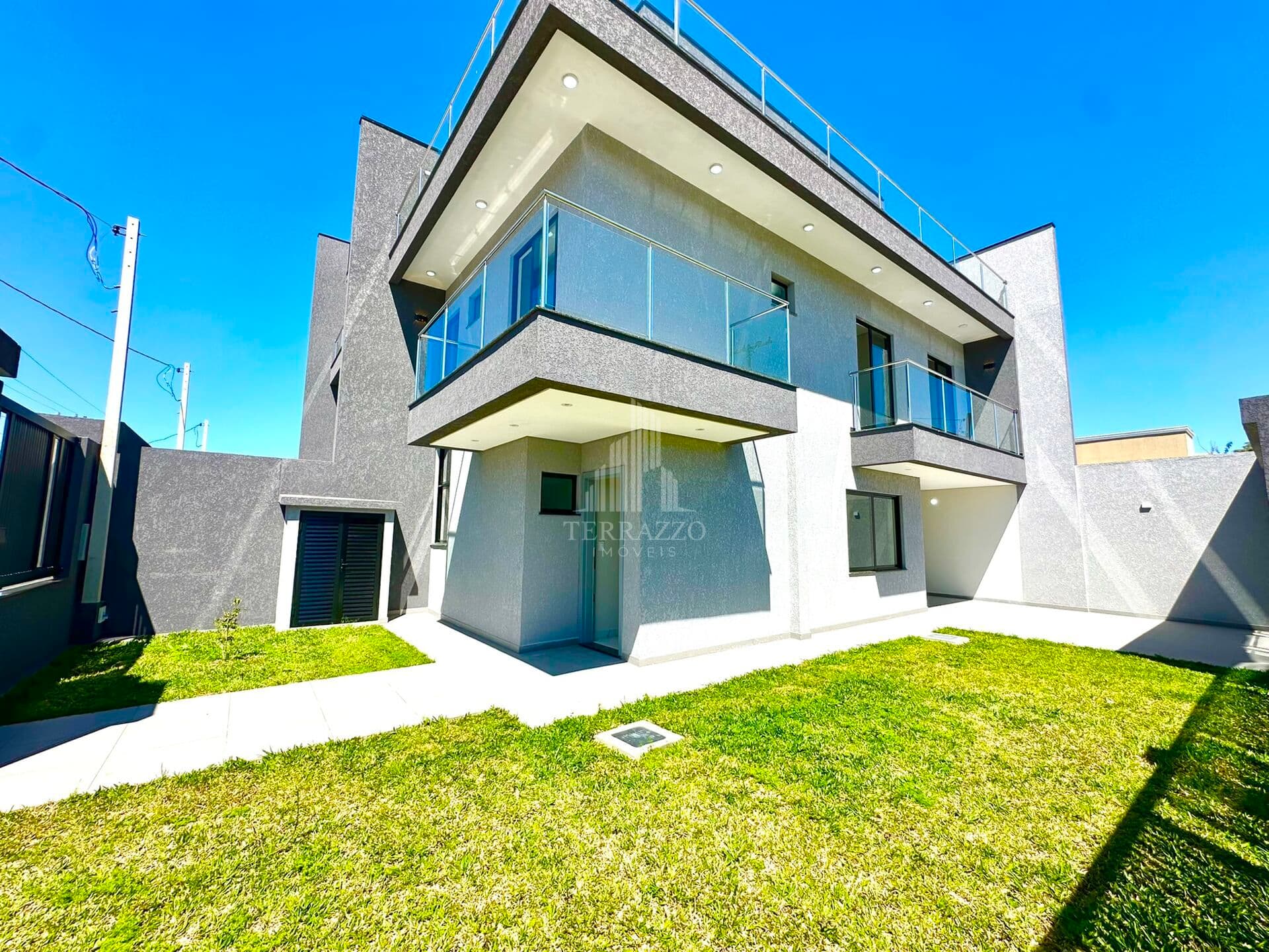 Triplex de Esquina com Amplo Quintal – Jardim Cruzeiro, São José dos Pinhais/PR