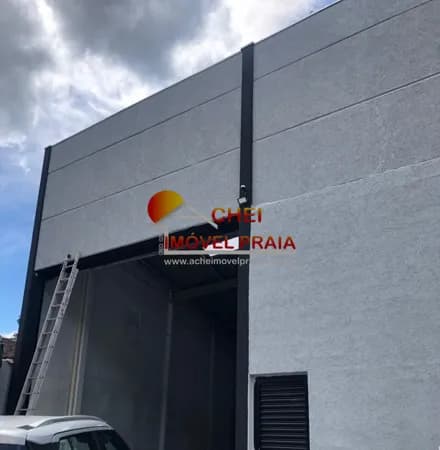Galpão com 425m² no Solemar