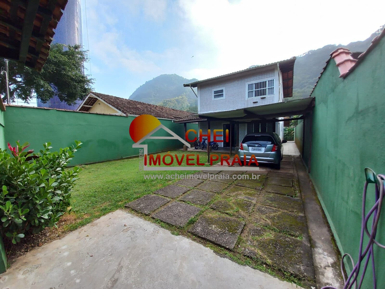 Casa com quintal no Canto do Forte