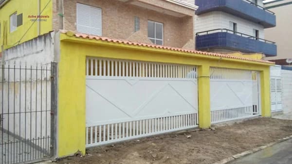 Sobrado em Condomínio para Venda em Vila Tupi Praia Grande-SP