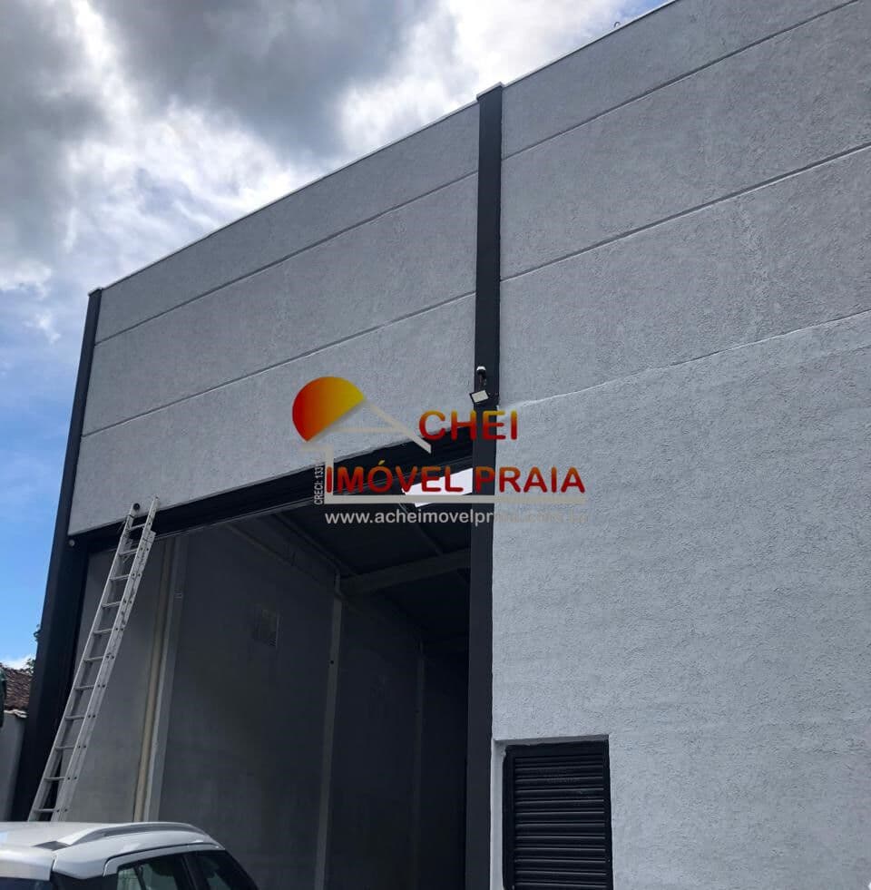 Galpão com 425m² no Solemar