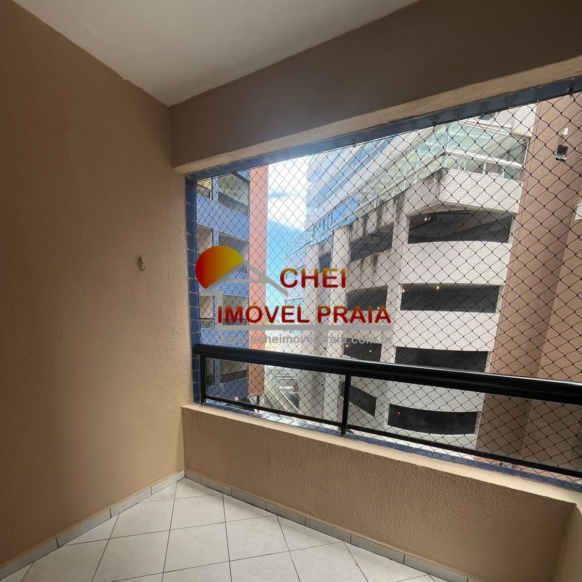 Apartamento com 3 dormitórios na quadra da praia