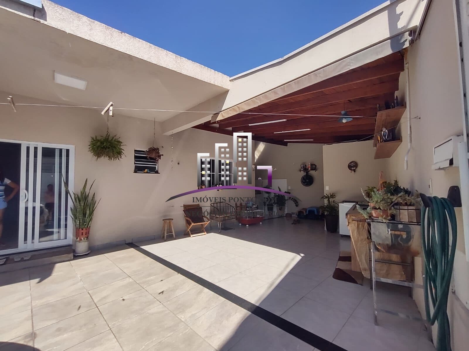 Casa com 2 dormitórios - área gourmet e muita história boa