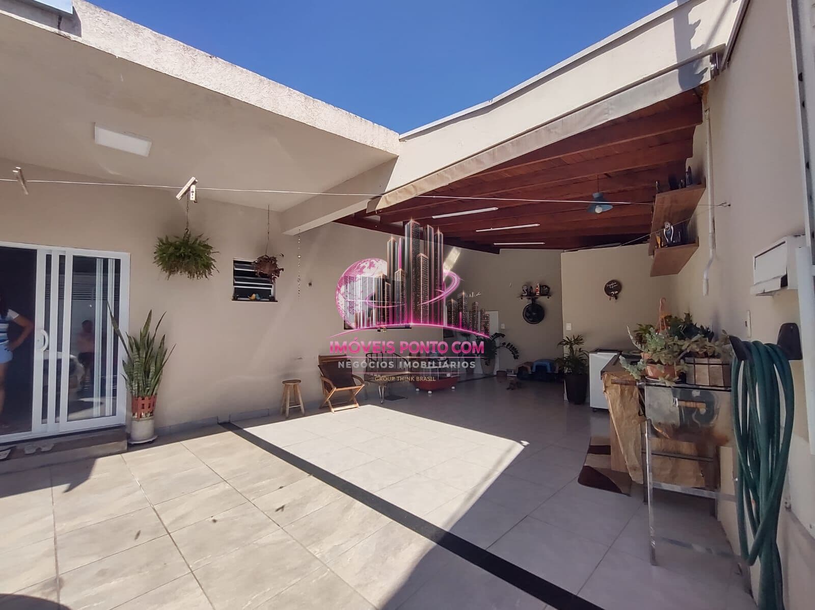 Casa com 2 dormitórios - área gourmet e muita história boa