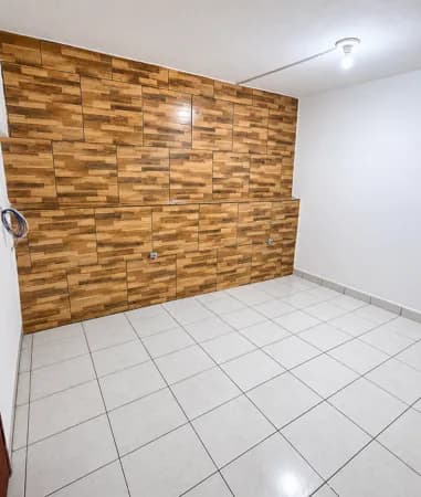 Alugo Casa Jd Santa Cruz 3 cômodos s/vaga