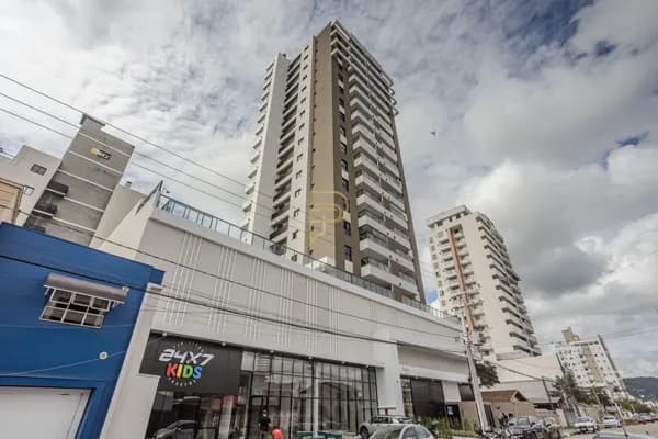 Apartamento novo com 2 quartos (1 suíte) e 2 vagas na Vila Operária em Itajaí