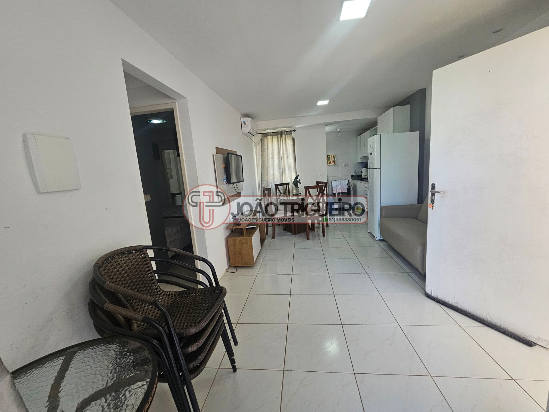 Apartamento de 02 quartos mobiliado à venda