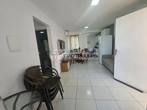 Apartamento de 02 quartos mobiliado à venda