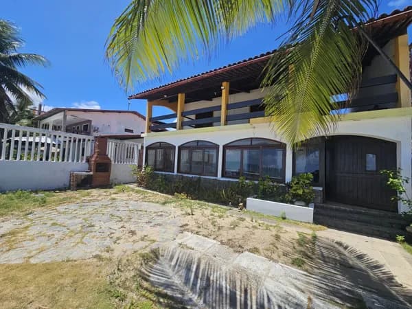 Casa Beira-mar com 07 Quartos