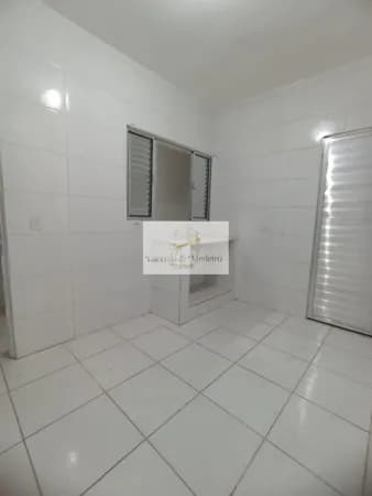 Aluga-se Casa 02 Cômodos - Jardim São Luís.