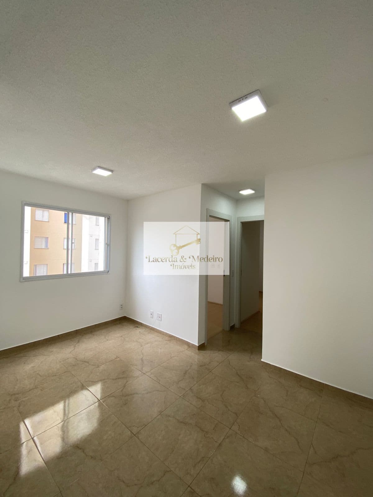 Vende - se apartamento - 02 Dormitórios Vila das Belezas.