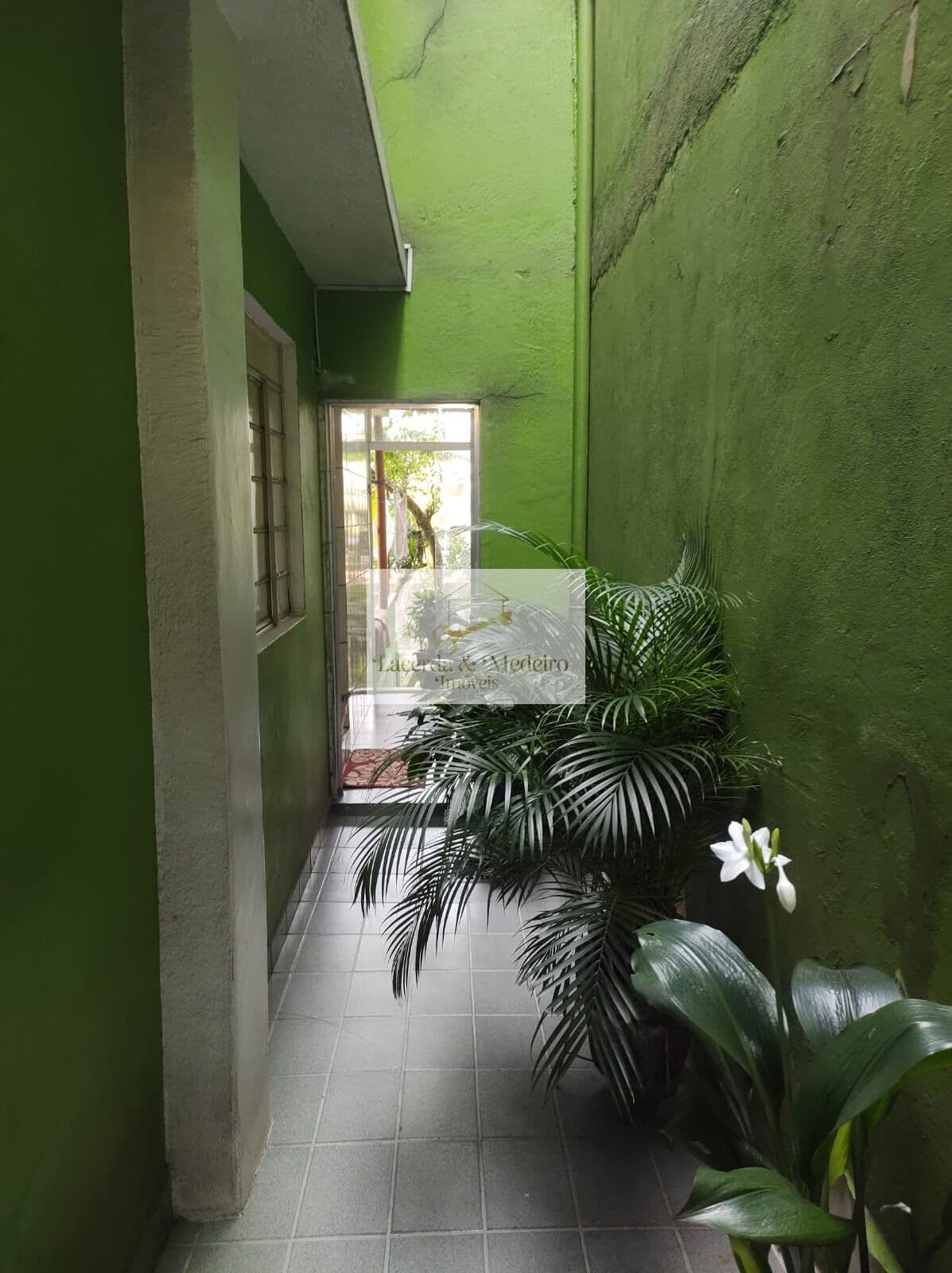 Casa á Venda 02 Dormitórios com Garagem - Parque Santo Antônio .