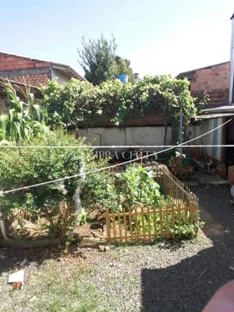 terreno com duas casas