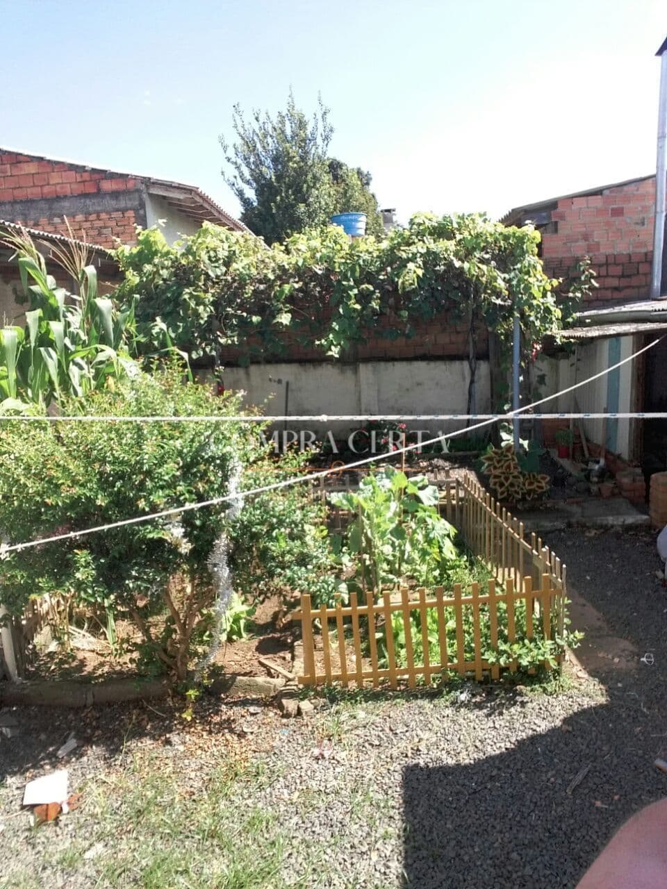 terreno com duas casas