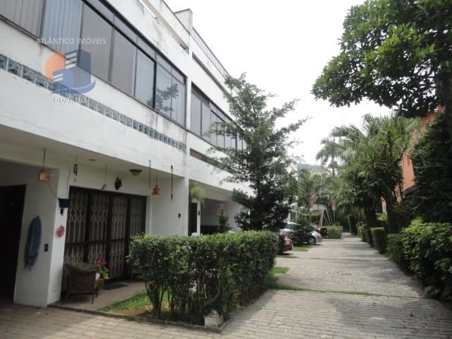 Casa Padrão para Venda em Praia da Enseada Guarujá-SP