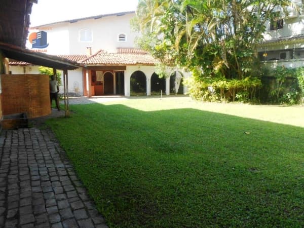 Casa c/ 05 Quartos Região Brunella a 150 Metros do Mar Enseada.