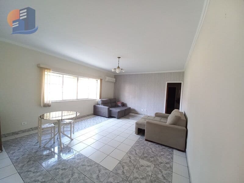 Amplo apartamento com Ótima Localização Lado Praia Guarujá.