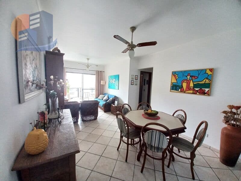 Amplo Apartamento c/ 02 Quartos Ótima Localização.