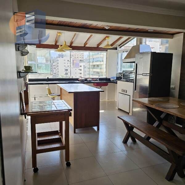 Cobertura Reformada Lado Praia Região Brunela - Enseada - Guarujá.