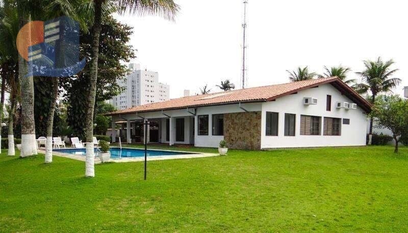 Casa c/ 1700 m² de Terreno, piscina e churrasqueira Lado Praia!
