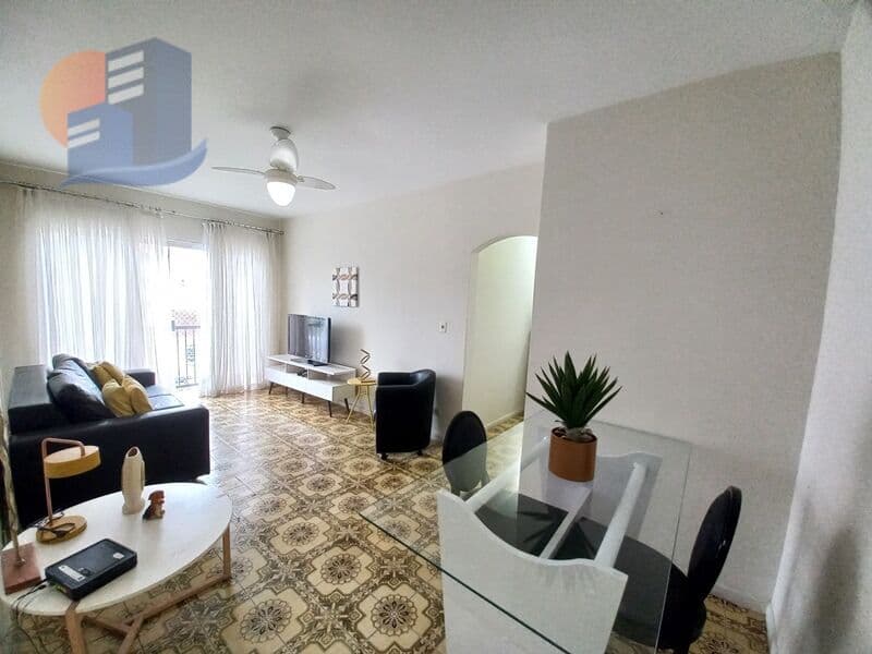 Apto Bem Arejado apenas 400 Metros da Praia da Enseada - Guarujá.
