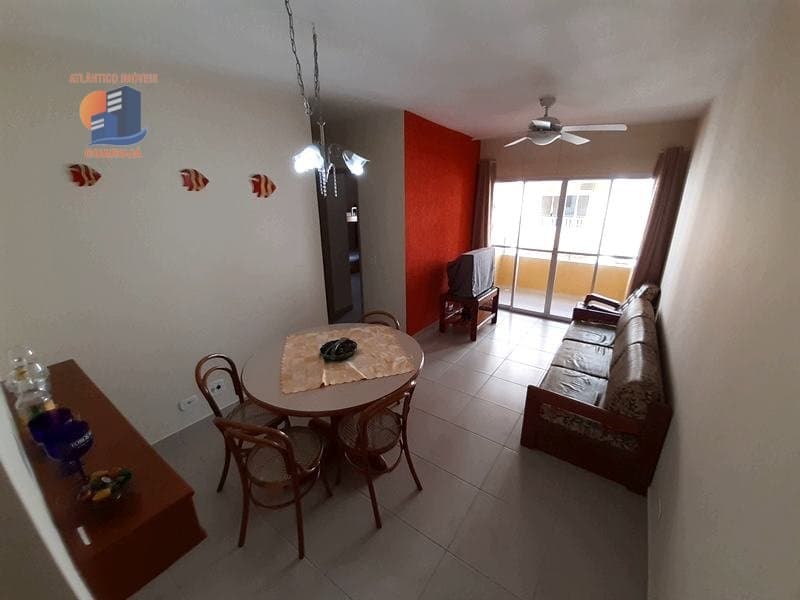 Apartamento Reformado Lado Praia Próximo a Região Comercial.