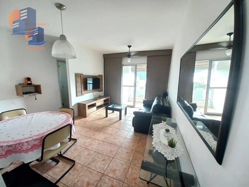 Amplo Apartamento de Frente apenas 200 metros do Mar!