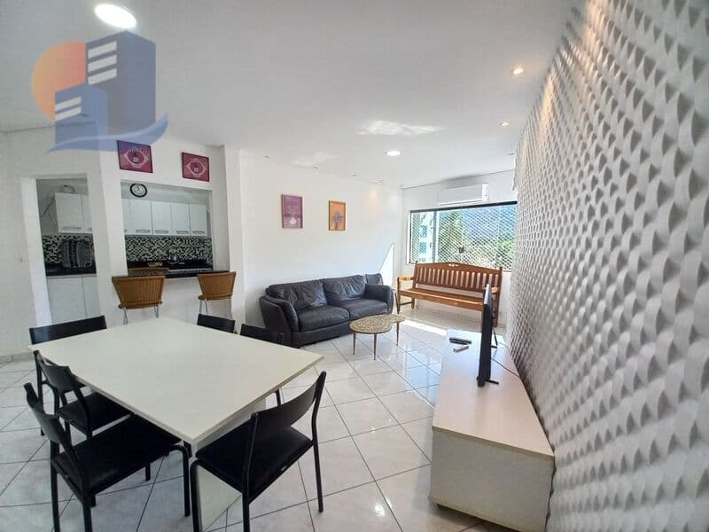 Apartamento Reformado com sacada na praia da Enseada Guarujá!
