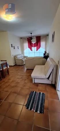 Apto Espaçoso c/ 03 Dormitórios Próximo a Praia da Enseada.