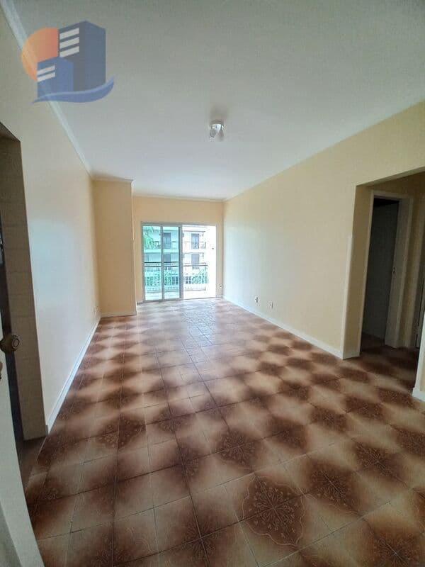 Amplo Apartamento Apenas 3 Quadras da Praia Enseada.