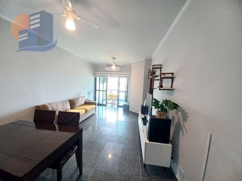 Amplo Apartamento Mobiliado e Decorado Apenas 150 Metros da Praia Enseada