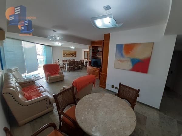 Amplo Apartamento Localização Privilegiada a 100 Metros da Praia.