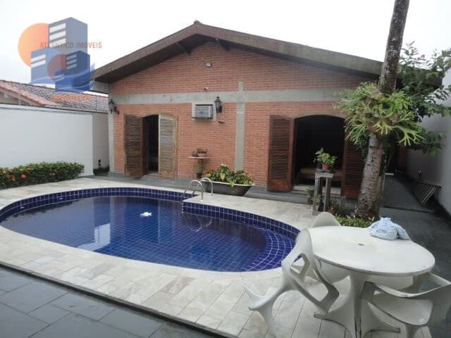 Casa Moderna Bem Localizada c/ Edícula e Piscina Enseada Guarujá