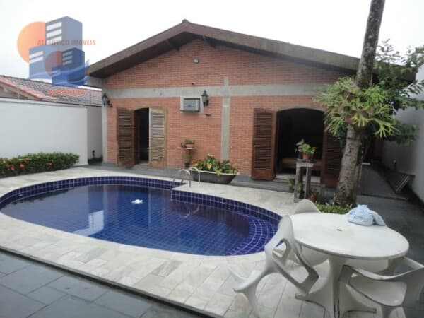 Casa Moderna Bem Localizada c/ Edícula e Piscina Enseada Guarujá