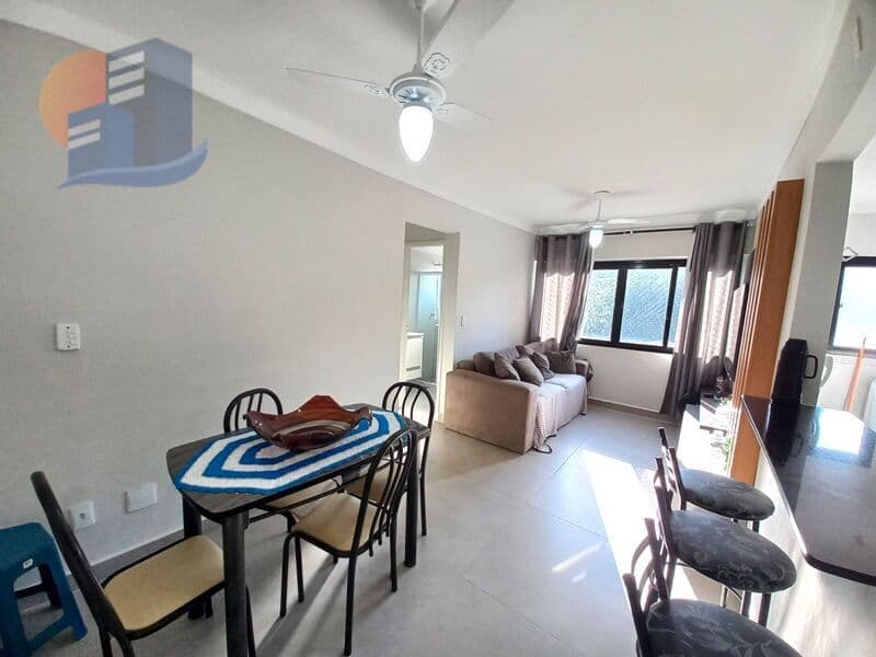 Reformado! Apto com 02 Quartos e Lazer no Prédio.