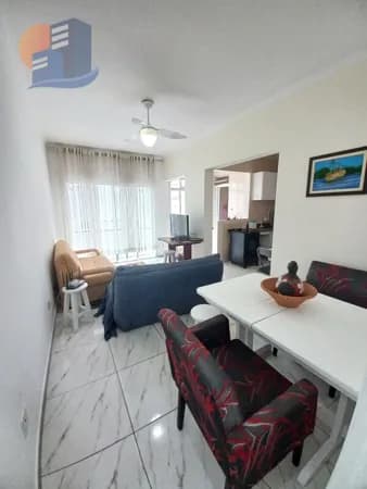 Apartamento Reformado Apenas 3 Quadras da Praia Enseada.