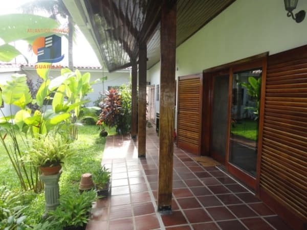 Casa Padrão para Venda em Praia da Enseada Guarujá-SP