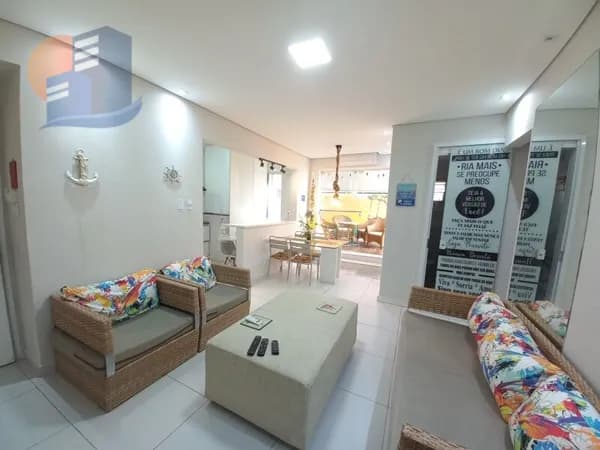 Ótimo Negócio! Apto com quintal privativo Apenas 200 Metros da Praia Enseada.