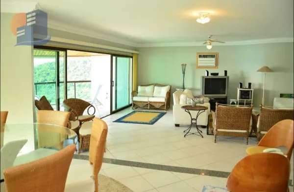 Amplo Apartamento á Venda Praia de Guarujá - SP