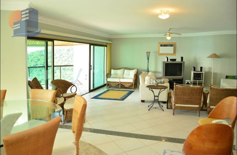 Amplo Apartamento á Venda Praia de Guarujá - SP
